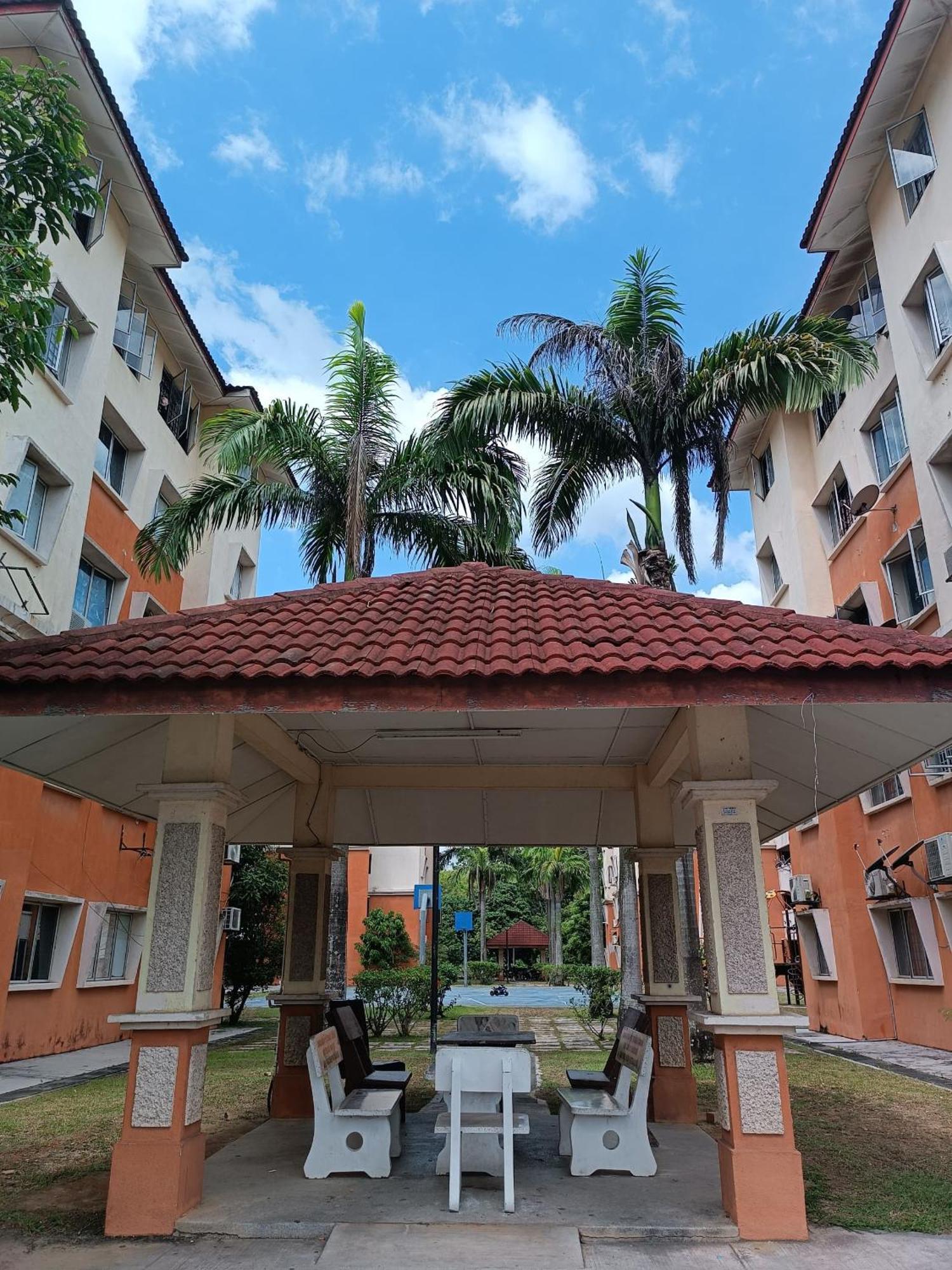 M.fr Putra Damai Apartment *